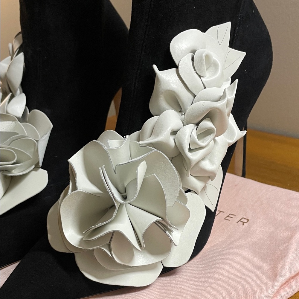 NEW Sophia Webster Black Heeled Boots with White Floral Appliqués - Picture 5 of 5